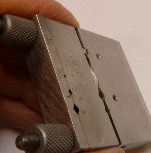Judy Larson's Bezels Using Square Wire - , Metalwork, Cutting, Cutting Tool, Cutters, Filing, Finishing, Butane Torch, Soldering, Solder, Design, File a very small section flat at the top